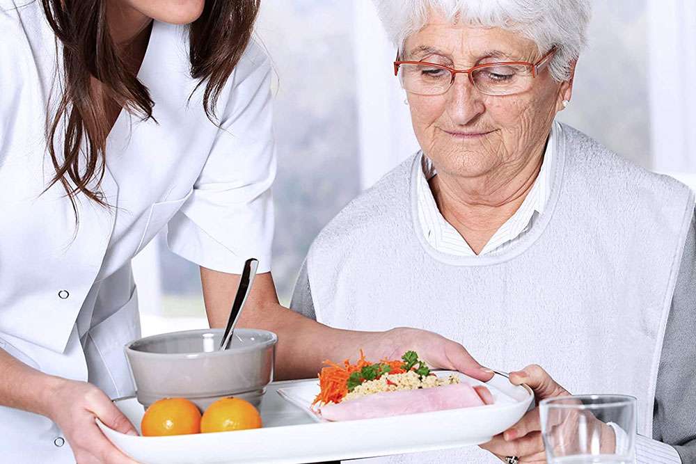 Balancing Quality and Cost: How HouseCook is Helping Seniors Eat Well Without Breaking Budgets